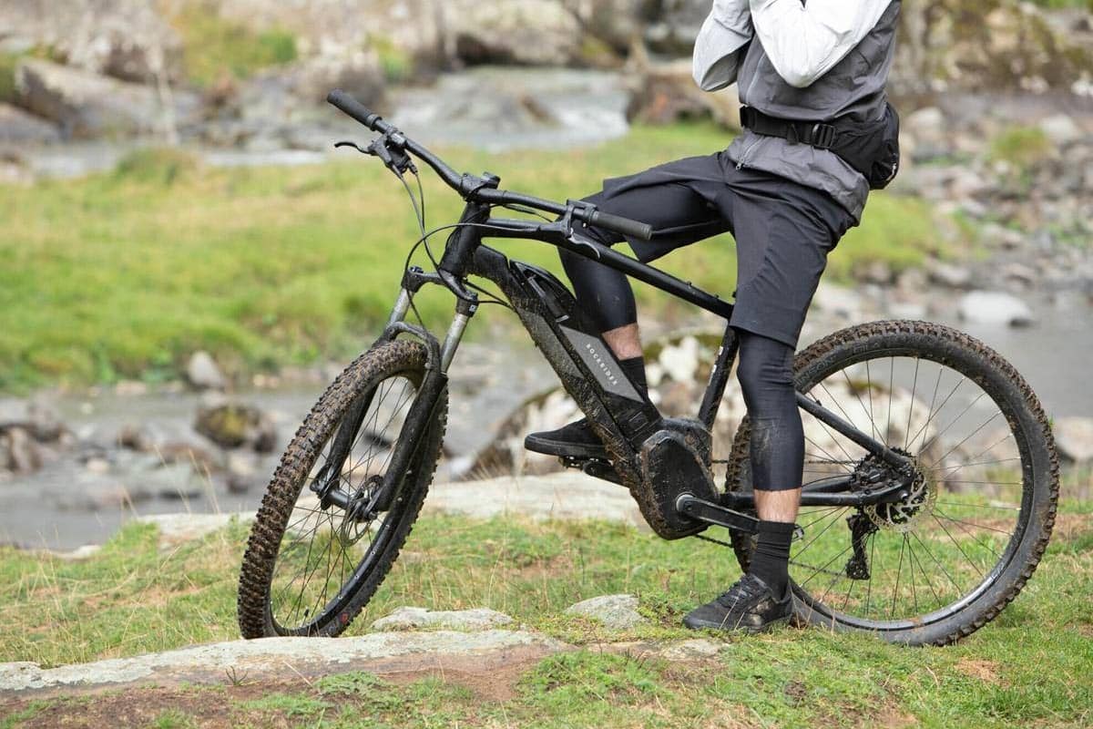 Une bonne affaire en vue. Décathlon réduit le prix de son vélo électrique Rockrider E-ST 500