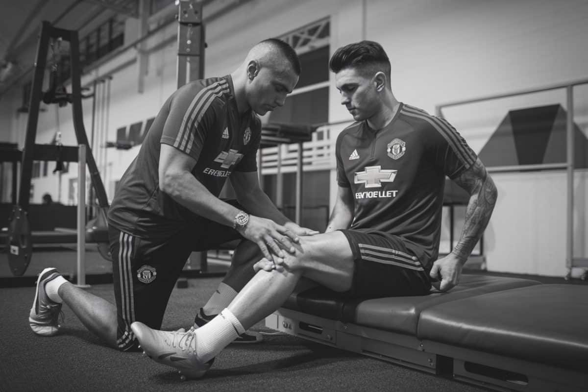 Lisandro martinez : Le défenseur de manchester united prend son temps pour un retour à l'entraînement en toute sécurité