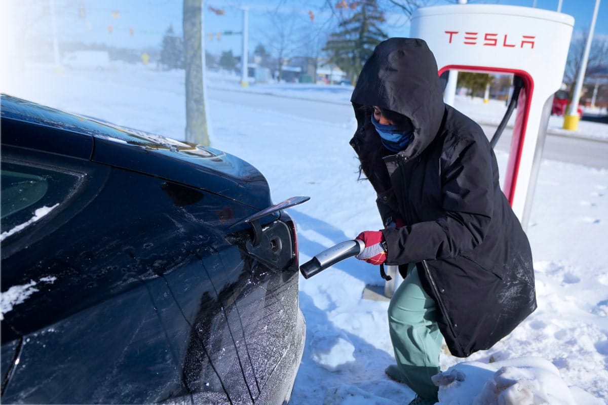 Recharger sa voiture électrique dans le froid - © Carlos Osorio