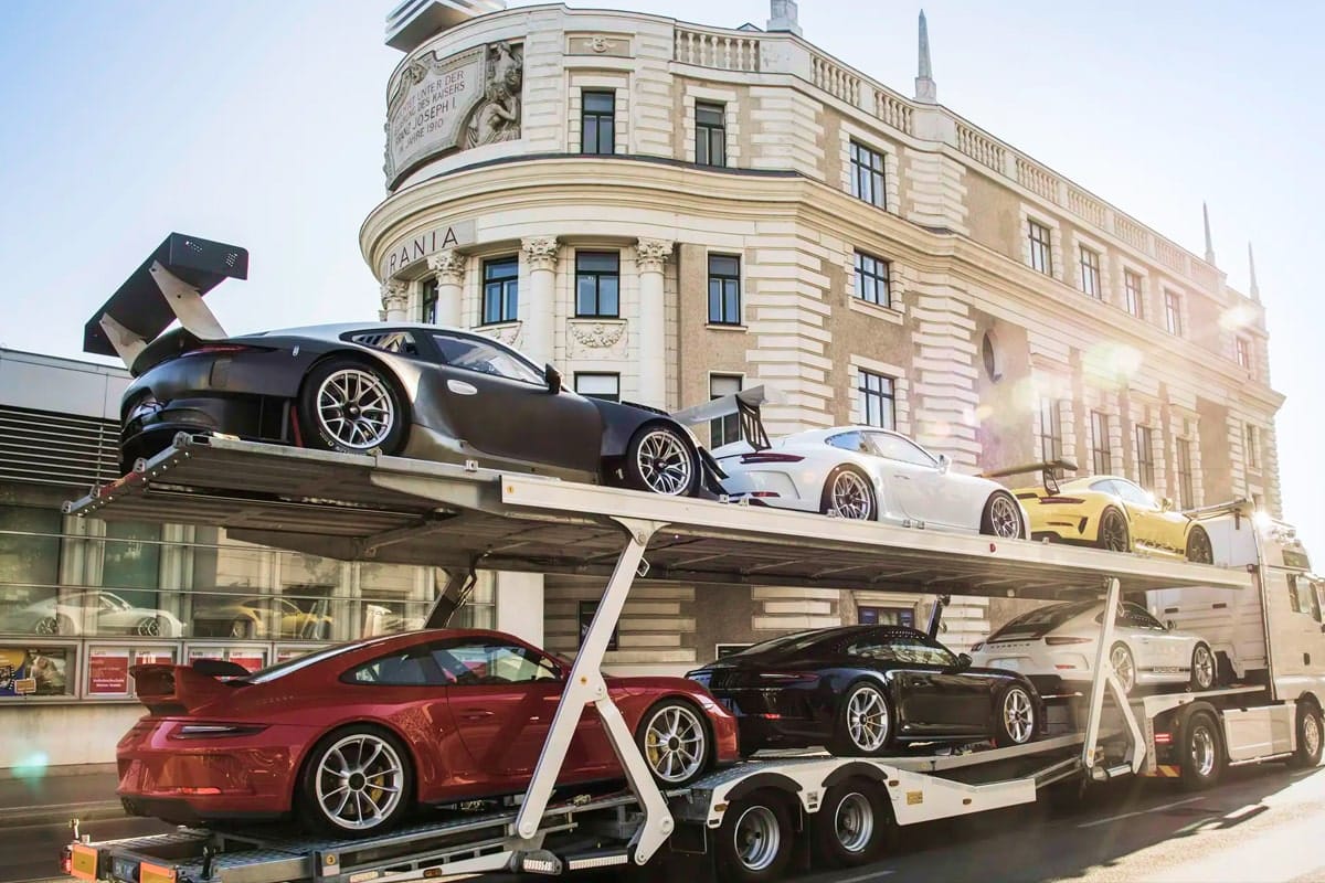 6 Porsche 911 et un camion remorque aux enchères - © RM Sotheby’s