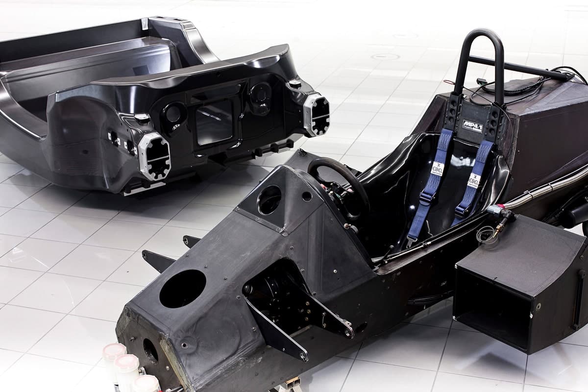 Châssis monocoque entièrement en carbone - © McLaren